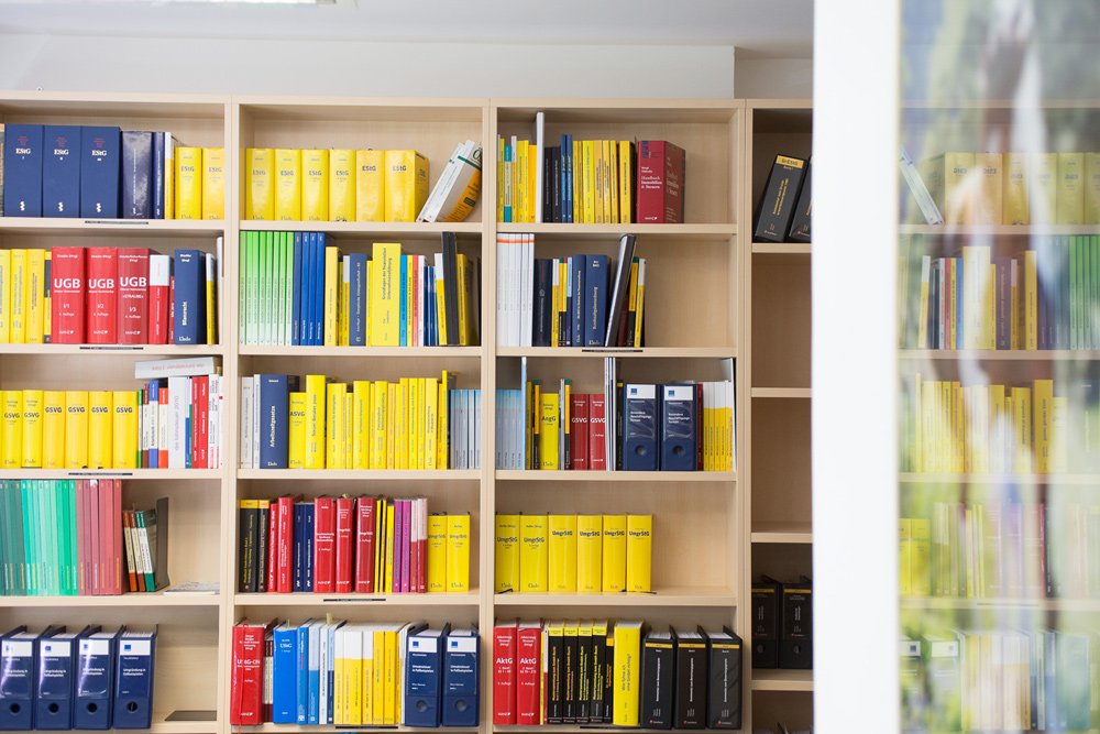Bücherregal